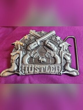 "HUSTLER" Western-style Silver Tone Belt Buckle Crossed Pistols & Stars